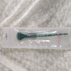 SLMISSGLAM P40 Round Blusher Brush in original sealed packaging.